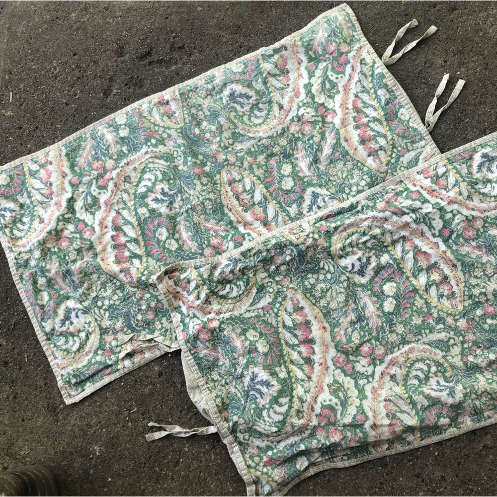 Ralph Lauren Allie Paisley King Shams Pillow Cases  Green pink Muted Tie Closure